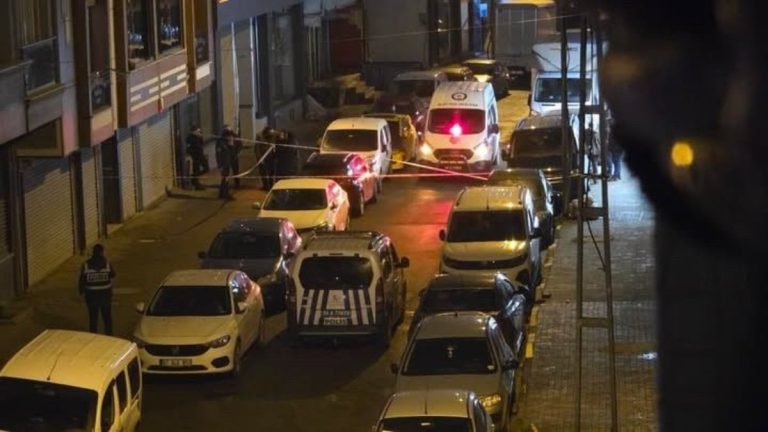 İstanbul’da çatı katından düşen adam hayatını kaybetti