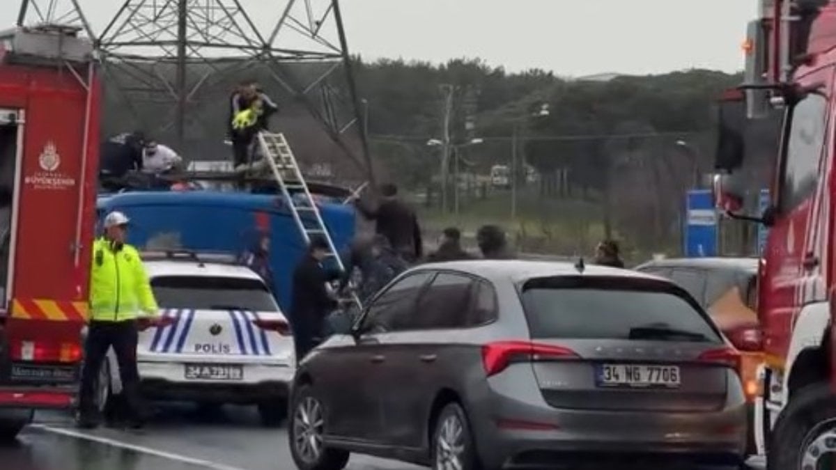 İstanbul’da cezaevi nakil aracı devrildi
