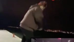 İstanbul’da denize düşen kadını canlı yayında kurtardı