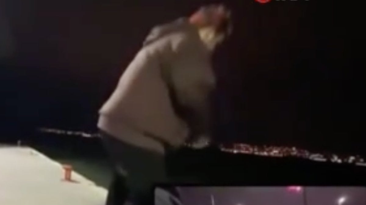 İstanbul’da denize düşen kadını canlı yayında kurtardı