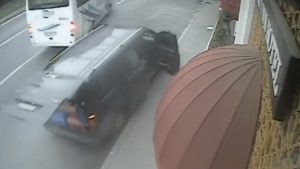 İstanbul’da el frenini çekmeyi unuttu: Faciadan kıl payı dönüldü