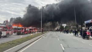 İstanbul’da fabrika alevlere teslim oldu