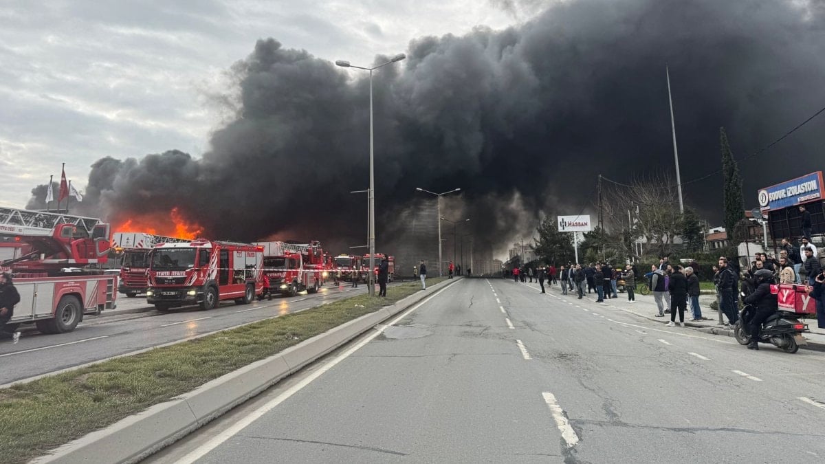 İstanbul’da fabrika alevlere teslim oldu