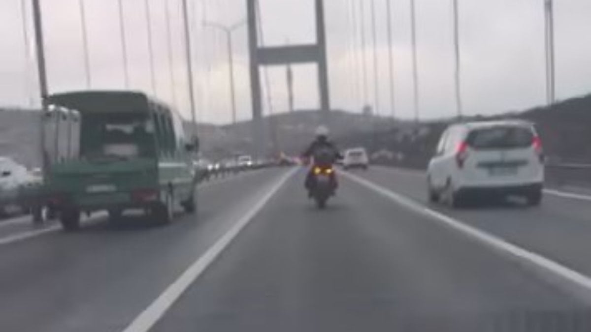 İstanbul’da fırtınada köprüyü geçmeye çalışan motosikletlilere diğer araçlar kalkan oldu