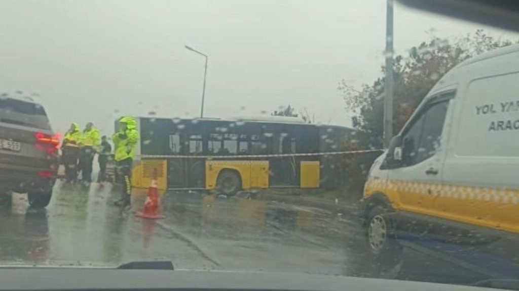 İstanbul’da içinde yolcuların bulunduğu İETT otobüsü kaza yaptı