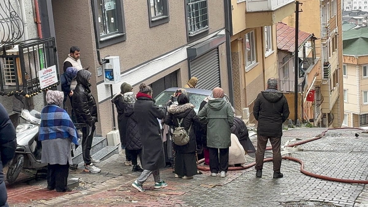 İstanbul’da itfaiye ekiplerinin dar sokakla imtihanı