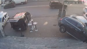 İstanbul’da kadın sürücü  fren yerine gaza bastı