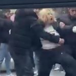 İstanbul’da kadınların saç saça kavgası kamerada