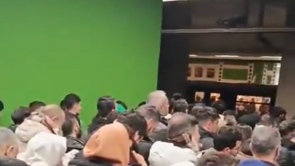 İstanbul’da kar çilesi: Metrolarda yoğunluk
