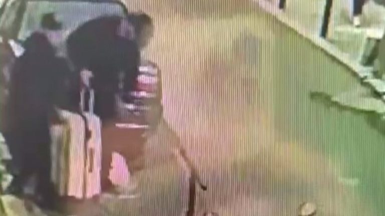 İstanbul’da kesik baş cinayeti: Cesedi valizde taşıdıkları görüntüler ortaya çıktı