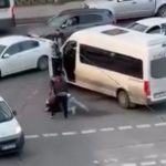 İstanbul’da kırmızı ışıkta yol verme kavgası kameraya yansıdı