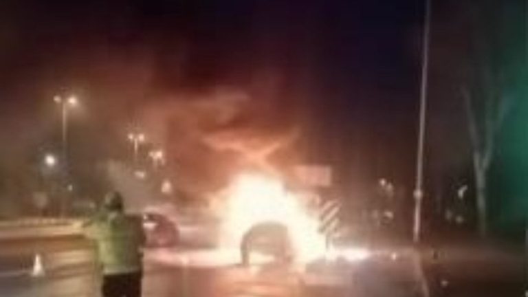 İstanbul’da korkutan araç yangını