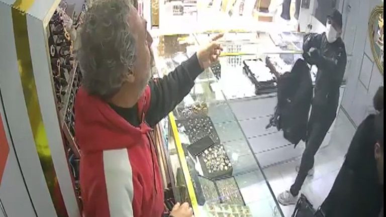 İstanbul’da kuyumcu soyup metrobüse binen şahıs yakalandı