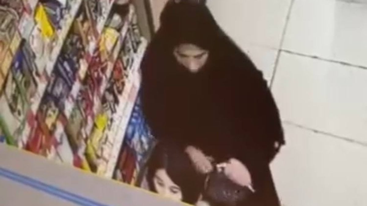 İstanbul’da market çalışanının cep telefonunu çaldı: Alışveriş yapıp kaçtı