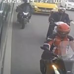 İstanbul’da metrobüs, lodos sırasında köprüden geçmeye çalışan motosikletlilere siper oldu