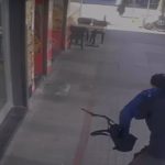 İstanbul’da oyuncak silahla kuyumcu soygunu girişimi sonrası kavga kamerada