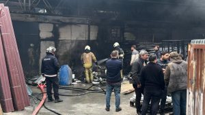 İstanbul’da plastik imalathanesinde yangın çıktı