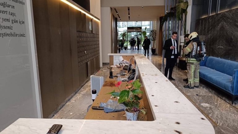 İstanbul’da siteye bırakılan kargo paketi patladı: 2 yaralı