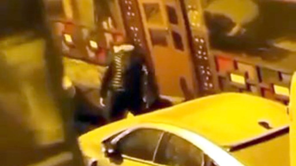 İstanbul’da tartıştığı kadını darbetti