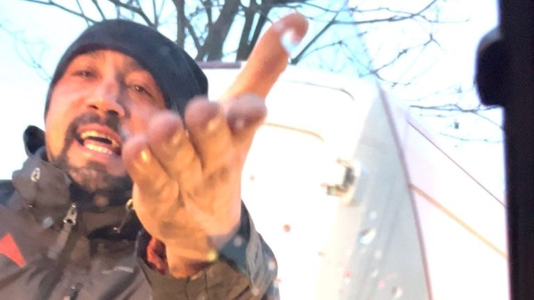 İstanbul’da tartıştığı sürücüyü tehdit etti