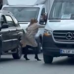İstanbul’da topuklu ayakkabısıyla aracından inip servistekilere saldırdı