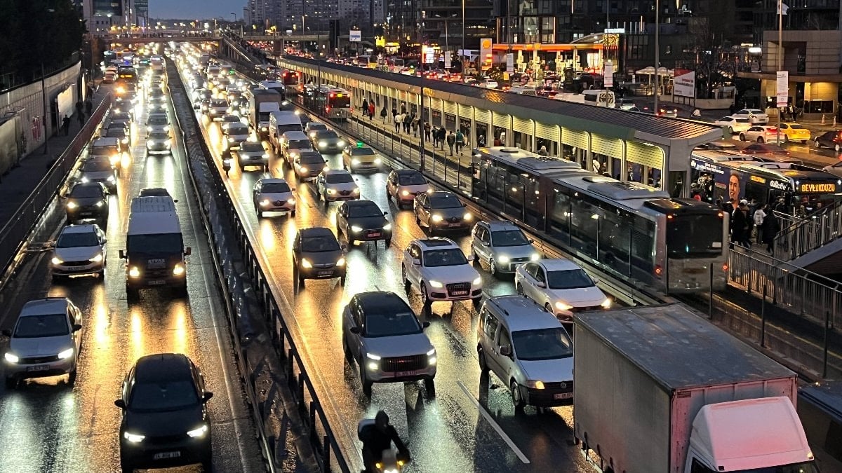 İstanbul’da trafik çilesi sürüyor: Bugün oran yüzde 87