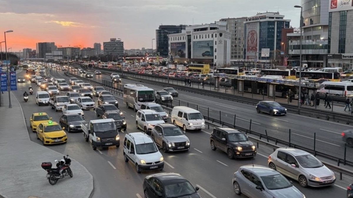 İstanbul’da trafik yoğunluğu yüzde 70’e yükseldi
