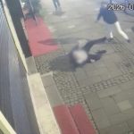 İstanbul’da yolda yürüyen kişiye tekmeli saldırı