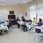 İyilik örüyor, çocukların yüreklerini ısıtıyorlar