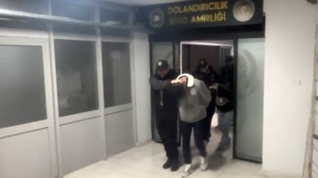 İzmir’de 15 milyonluk ‘sahte uzlaştırmacı’ vurgunu: 15 tutuklama