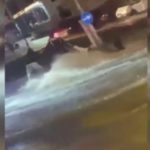 İzmir’de akıntıya kapılan vatandaş son anda kurtarıldı