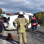 İzmir’de belediye otobüsü ile minibüs çarpıştı