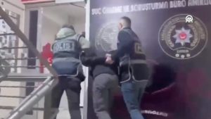 İzmir’de firari hükümlü saklandığı kümeste öksürünce yakalandı