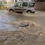 İzmir’de fırtına ve sağanak hayatı felç etti: Yollar göle döndü