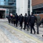 İzmir’de fuhşa aracılık ettiği tespit edilen 8 şüpheli gözaltına alındı