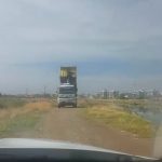 İzmir’de hem kaçak moloz döktü hem ehliyetsiz hem de polise direndi