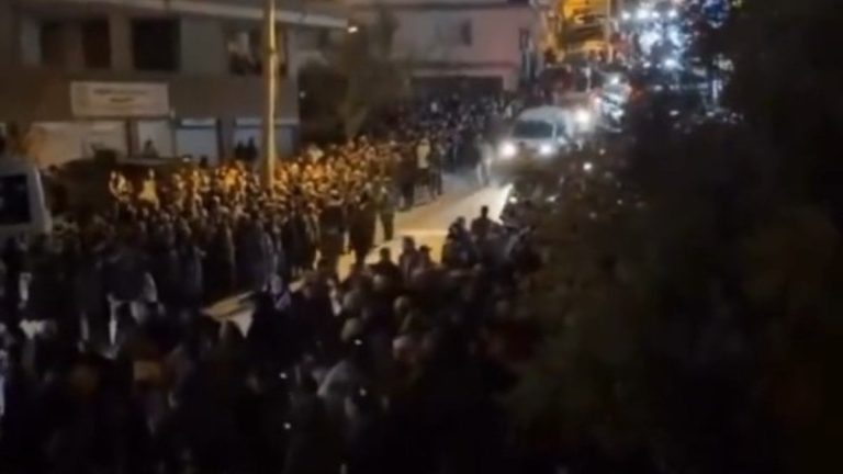 İzmir’de Menzil şeyhi izdihamı