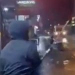 İzmir’de yollar göle döndü, vatandaş balık tuttu