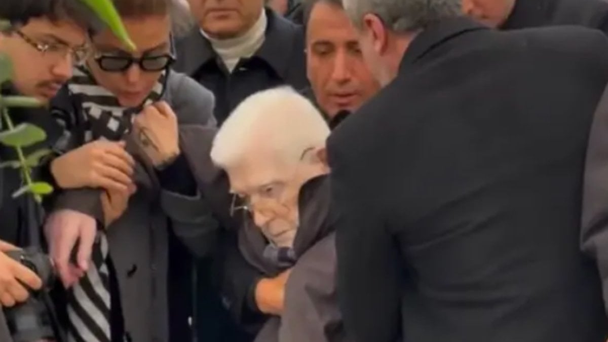 İzzet Günay, Haldun Dormen’in cenazesinde fenalaşarak yere yığıldı