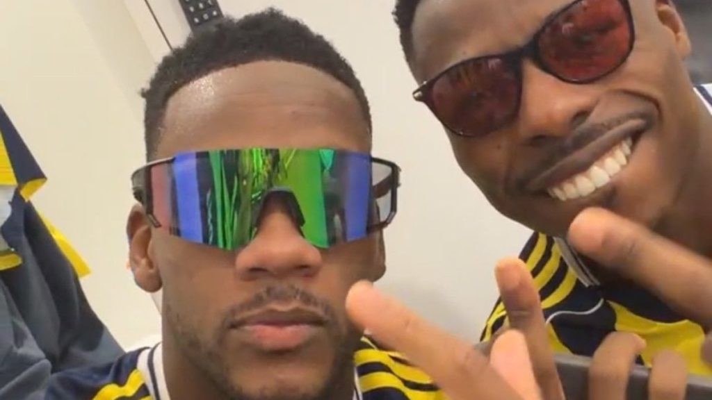 Jhon Duran ve Anthony Musaba’nın şampiyonluk dansı