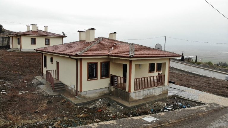 Kahramanmaraş’ta yuvasına kavuşan depremzede sevincini paylaştı