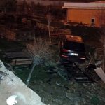 Karaman’da kontrolden çıkan araç bahçeye uçtu