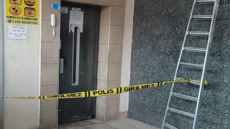 Kars’ta 2 gündür kayıp olarak aranan genç asansör boşluğunda ölü bulundu