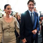 Katy Perry ile Justin Trudeau, Davos’ta el ele