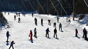 Kayak merkezlerinde en fazla kar kalınlığı 206 santimetreyle Sarıkamış’ta ölçüldü