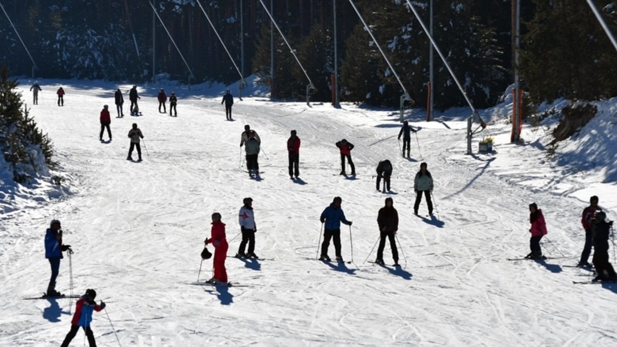 Kayak merkezlerinde en fazla kar kalınlığı 206 santimetreyle Sarıkamış’ta ölçüldü