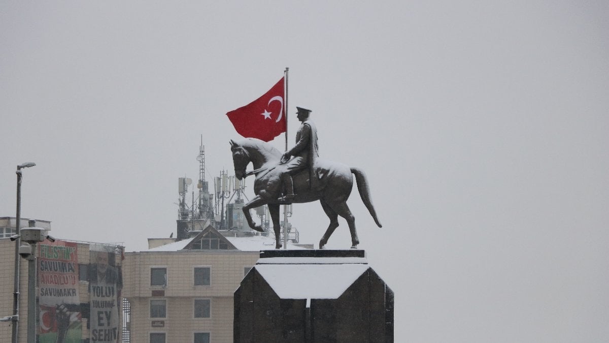 Kayseri’de kar yağışı etkisini sürdürüyor