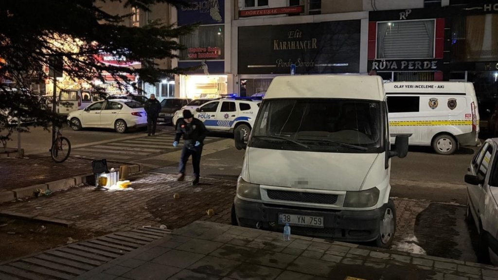 Kayseri’de kıyafet tartışması: 2 kardeşi bıçakladı