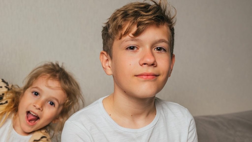 Kız kardeşle büyüyen erkeklerde duygusal dayanıklılık daha erken gelişebiliyor