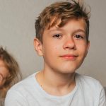 Kız kardeşle büyüyen erkeklerde duygusal dayanıklılık daha erken gelişebiliyor